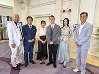 左から、錦鯉、原田葵アナ、バナナマン設楽、ファーストサマーウイカ、石原良純。 (c)フジテレビ