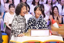 トータルテンボス藤田（左）と息子・琉左くん（右）。(c)日本テレビ