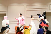 クロミをシナモロールを見送る芸人たちと新郎新婦。