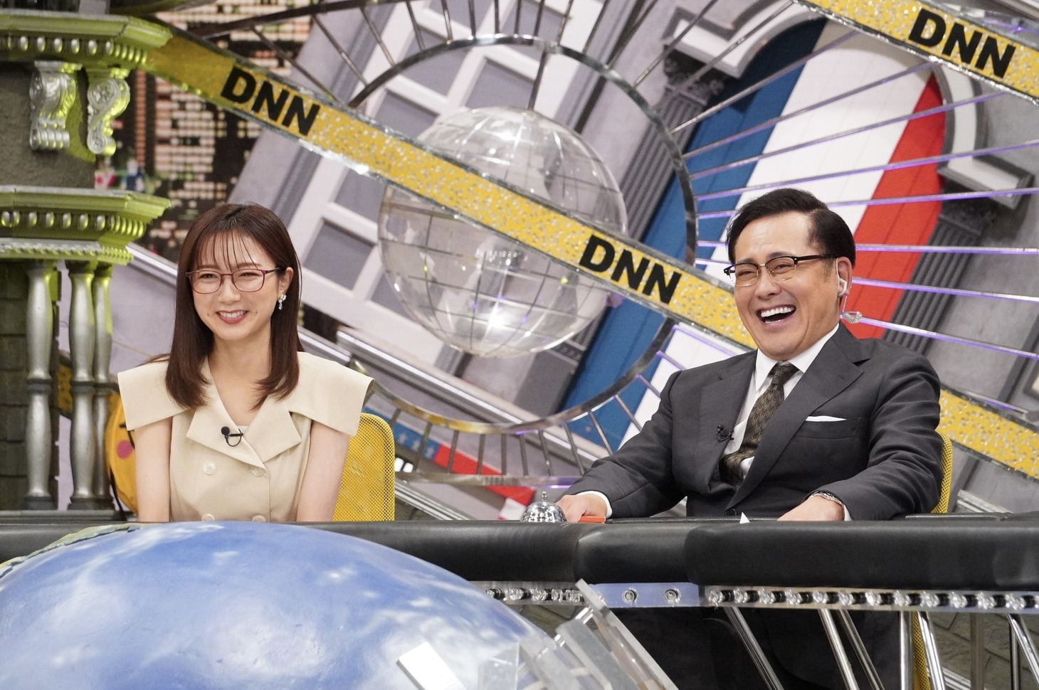 左から、佐久間みなみアナ、アリタ哲平。(c)フジテレビ