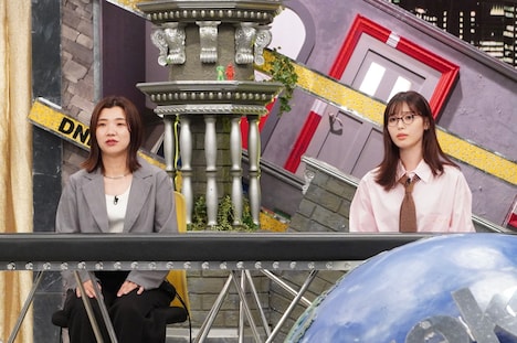 左から、3時のヒロイン福田、白石聖。(c)フジテレビ