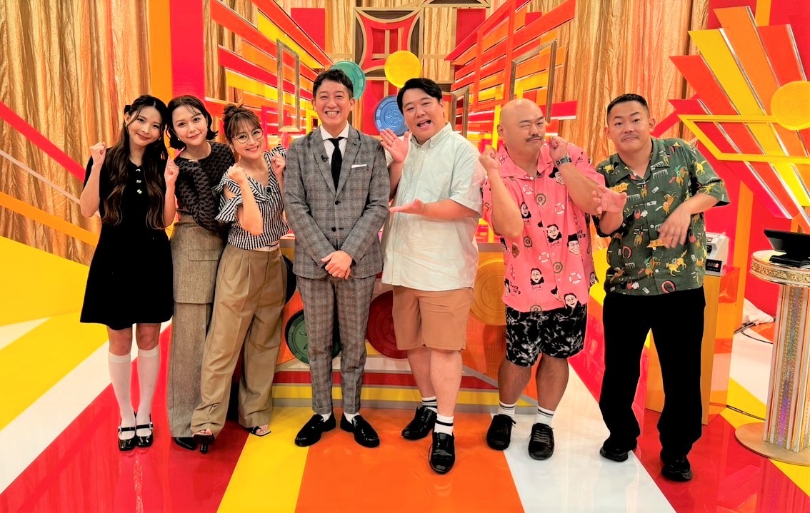 「クイズバイヤー～ヒントは賞金から買ってください～」に出演する（左から）ミチ、村重杏奈、鈴木奈々、サバンナ高橋、ラランド・ニシダ、安田大サーカス・クロちゃん、ザ・マミィ酒井。(c)フジテレビ