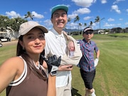 左から、みちょぱ、アンガールズ田中、有吉弘行。家族で旅行をする練習のための“リアル赤ちゃん人形”も同行している。(c)フジテレビ