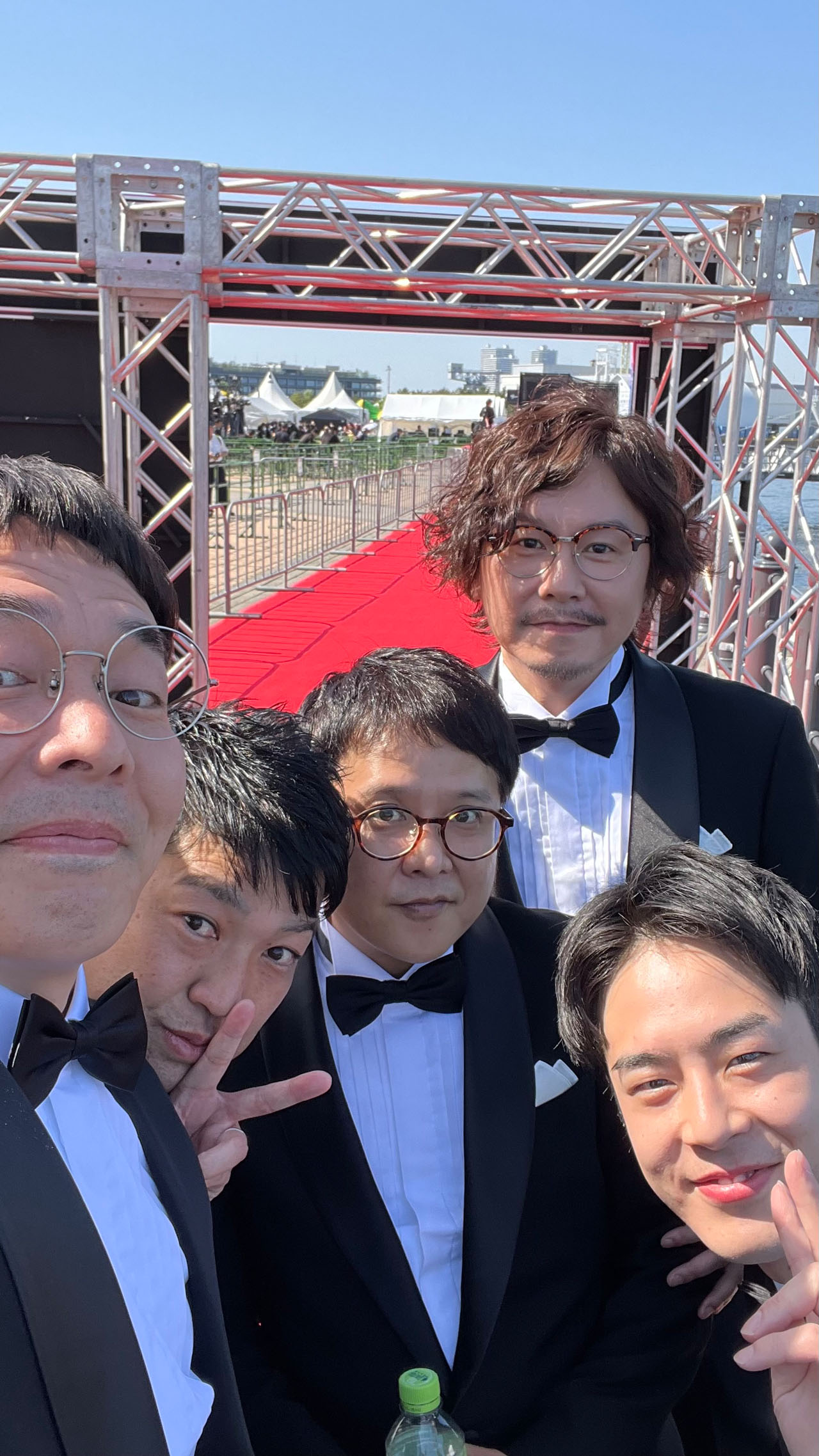 前作「裏表紙」授賞式の様子。