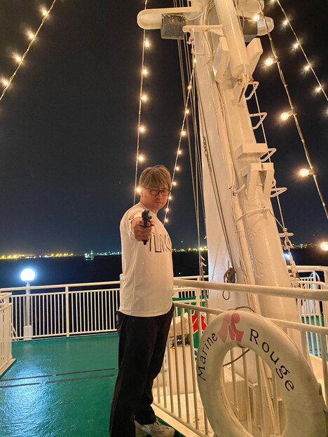 “無課金おじさん”に扮するレイザーラモンRG。