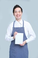 書店員芸人のカモシダせぶん。