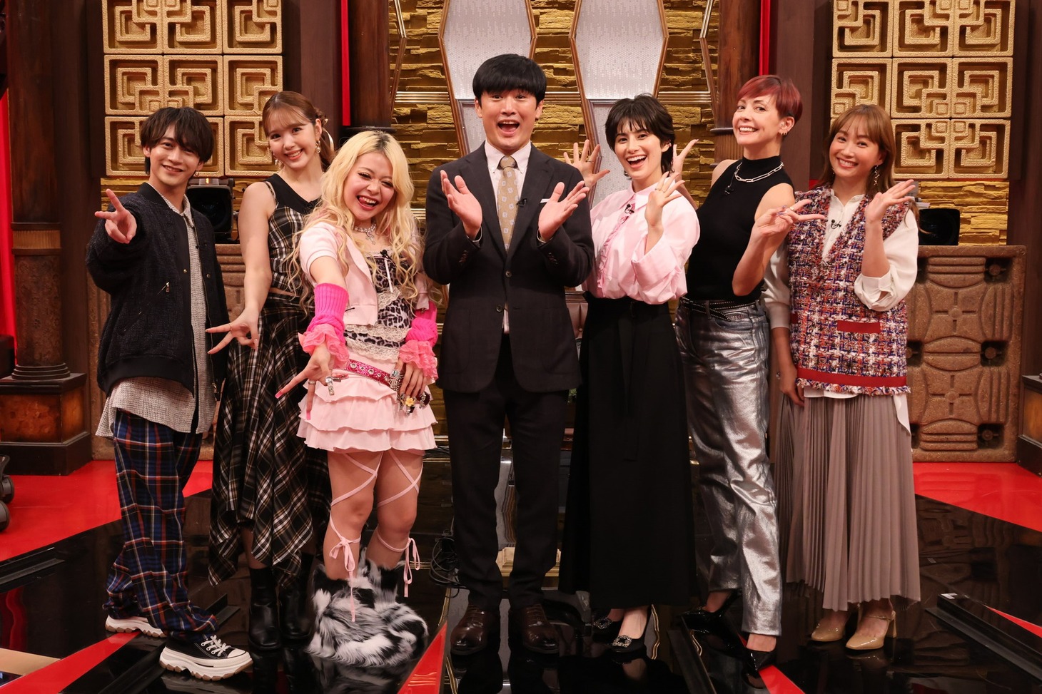 「“ベストな答え”が見つかるプレゼンSHOW 決断ひとり」の出演者たち。(c)関西テレビ