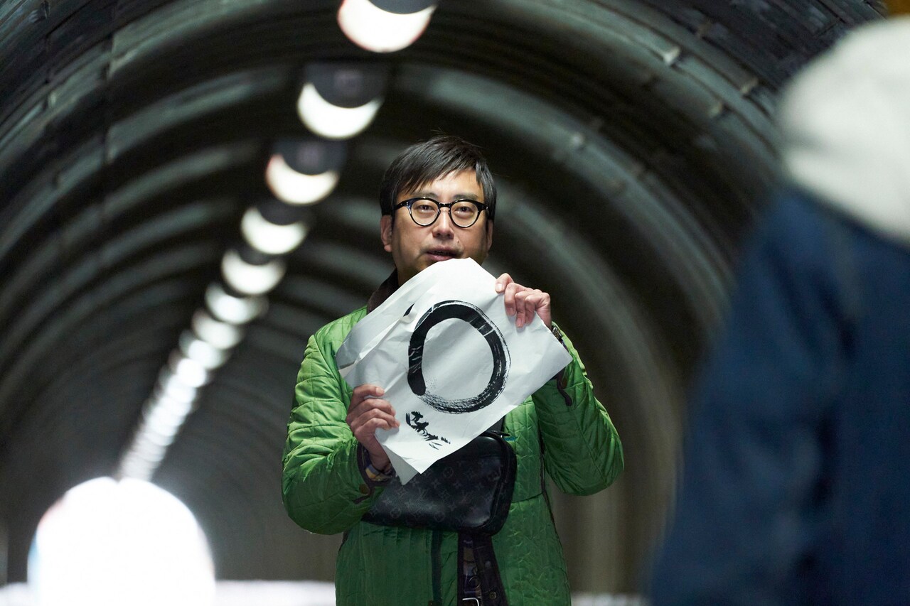 おいでやす小田が堂本剛の主演映画「まる」出演、〇を持って立ちはだかる