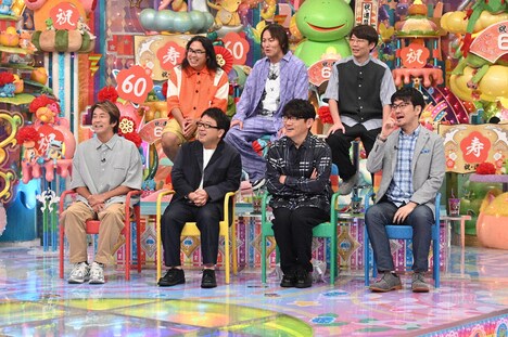 出川哲朗の芸人仲間の(前列左から)ネプチューン堀内、キャイ~ン天野、ずん飯尾、土田晃之、(後列左から)ロッチ中岡、狩野英孝、三四郎・小宮。(c)テレビ朝日