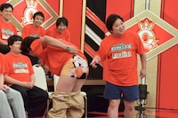 きょんからの流れで自分のパンツを見せるニッポンの社長・辻。