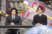 左から、マヂカルラブリー・野田クリスタル、松坂桃李。(c)フジテレビ}