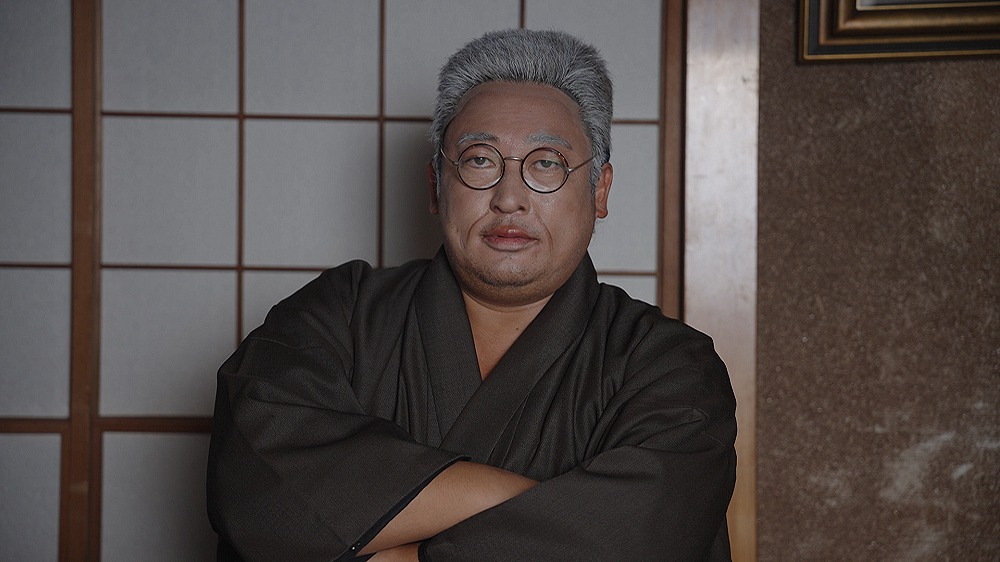 「あきやま魯山人」でロバート秋山が扮する人物。(c)フジテレビ