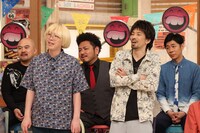 真空ジェシカと（後列左から）鬼越トマホーク、トンツカタン森本。(c)フジテレビ