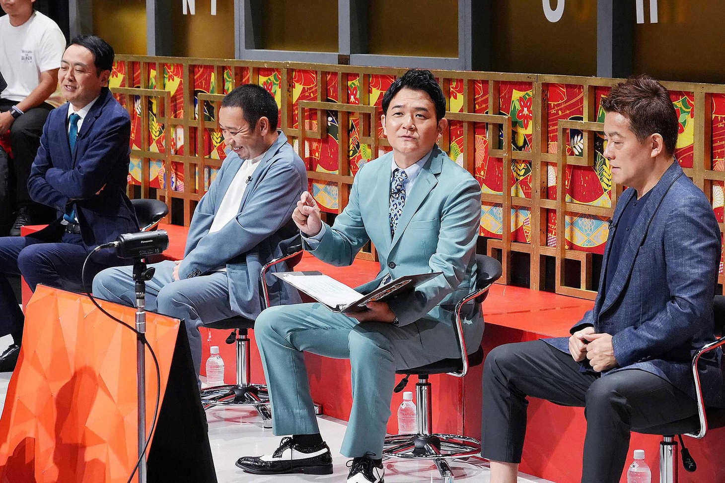左からアンガールズ田中、千鳥、スピードワゴン井戸田。
