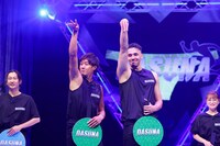 左から川嶋勇人、ラシードファラーズ。(c)関西テレビ