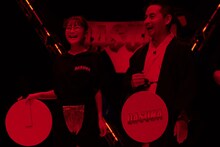 左から鈴木奈々、錦笑亭満堂。(c)関西テレビ