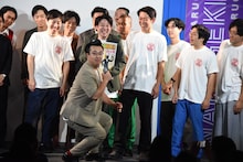 “優勝が～まるちょば”を披露するオッパショ石・広田。