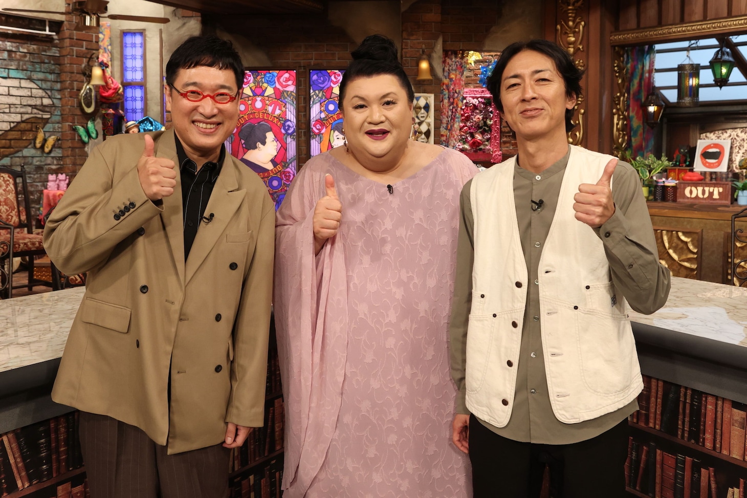 左から、南海キャンディーズ山里、マツコ・デラックス、ナインティナイン矢部。(c)フジテレビ