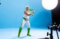 Web動画「ちょこっとヒーロー グリーングリーン」撮影中のチョコレートプラネット松尾。