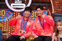 左から加納虹輝、古俣聖。(c)読売テレビ