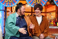 左から米本学仁、城田優。(c)読売テレビ