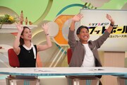 左から橋本和花子アナウンサー、前園真聖。(c)関西テレビ