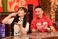 左から渋谷凪咲、かまいたち山内。(c)関西テレビ
