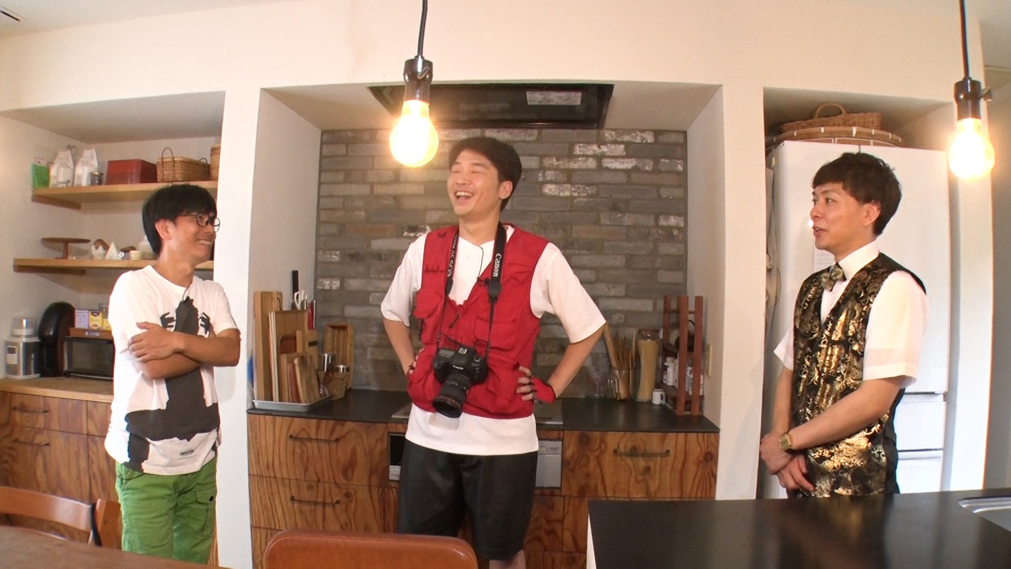 左からバッファロー吾郎・竹若、さや香。(c)テレビ大阪