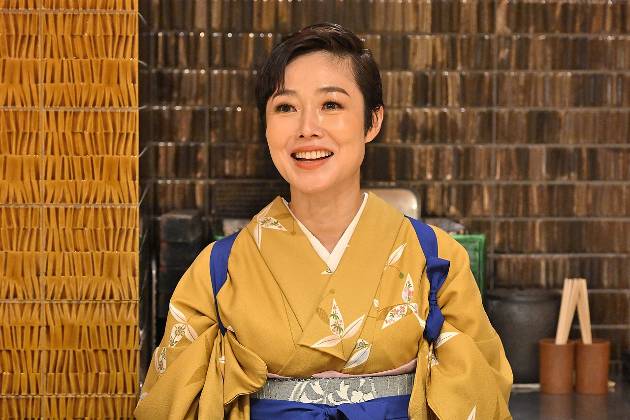 “女将”の有働由美子。