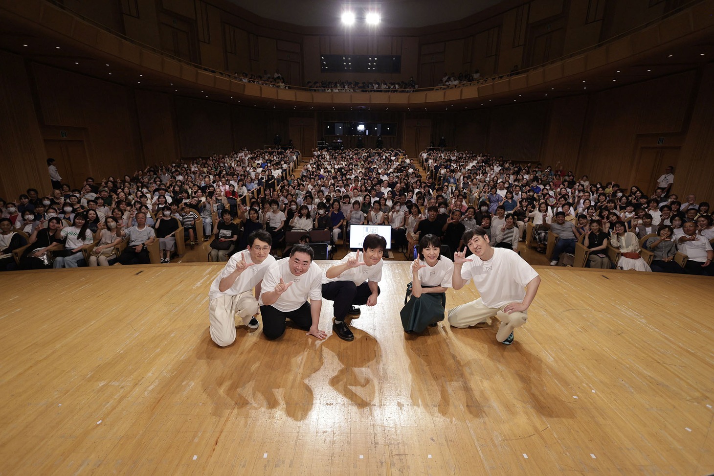 「LIFE！12周年！ファン感謝祭！」に出演した（左から）シソンヌじろう、ドランクドラゴン塚地、内村光良、西田尚美、ココリコ田中。(c)NHK