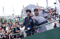 「見取り図盆踊り」の様子。（写真提供：吉本興業）