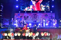 「見取り図盆踊り」の様子。（写真提供：吉本興業）