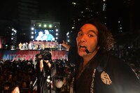 「見取り図盆踊り」の様子。（写真提供：吉本興業）