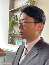 「プロフィール」に出演した男性ブランコ浦井。