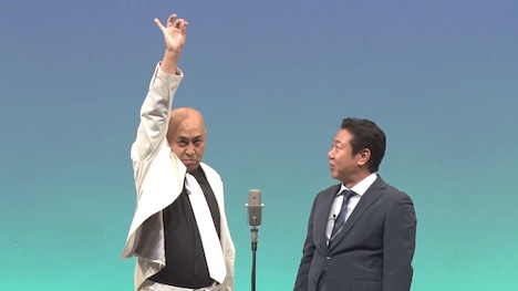 2024年の単独ツアー「吾輩はバカである」に出演した錦鯉