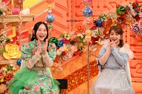 左からファーストサマーウイカ、平愛梨。(c)関西テレビ