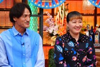 左から本並健治、丸山桂里奈。(c)読売テレビ