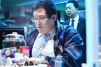 ドラマ「潜入兄妹」より、春とヒコーキぐんぴぃ扮する志摩蓮司。(c)日本テレビ