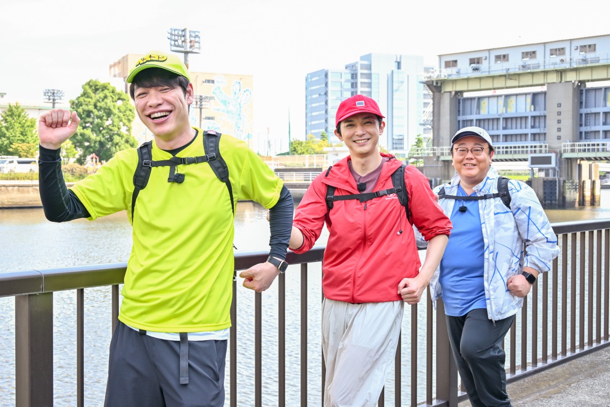 左から、麒麟・川島、吉沢亮、タイムマシーン3号・関。(c)TBS