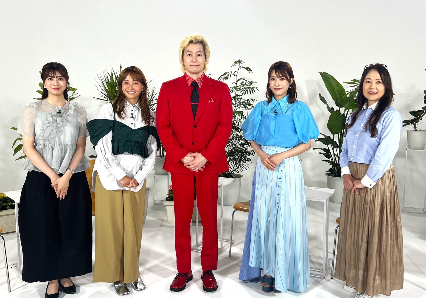 左から田中友梨奈アナウンサー、藤本美貴、メイプル超合金カズレーザー、二瓶有加、大高香世。(c)関西テレビ