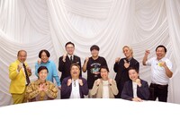 「即今日話」の収録に参加した、前列左からわらふぢなるお、ウエストランド。後列左からきしたかの高野、永野、ガクテンソク奥田、ライス関町、リンダカラー∞Den、インディアンス田渕。(c)テレビ東京