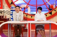 左から東野幸治、中島めぐみアナウンサー。(c)関西テレビ