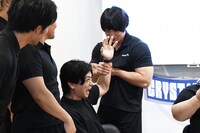 野田クリスタルを力でねじ伏せる青木マッチョ。