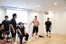 しんやの仕上がっていない体に、野田クリスタルは「クビだ！」と宣言。