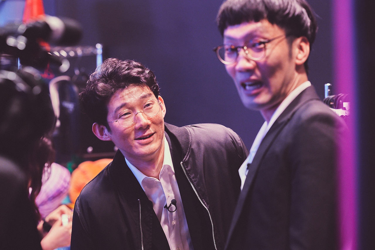 「THEゴールデンコンビ」に挑むロングコートダディ堂前と男性ブランコ平井。