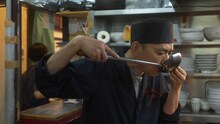 「それぞれの孤独のグルメ」第1話より、爆笑問題・太田演じる中華料理店の大将。