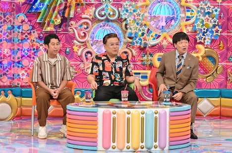 左から、“ご意見番”のウエストランド井口、とろサーモン久保田、MCの蛍原徹。(c)テレビ朝日