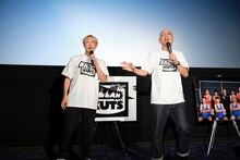 左からお見送り芸人しんいち、みなみかわ。