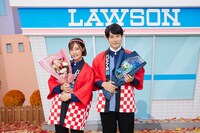 左から王林、松山ケンイチ。