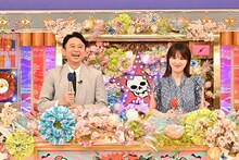 「オールスター後夜祭'24秋」MCの（左から）有吉弘行、高山一実。(c)TBS
